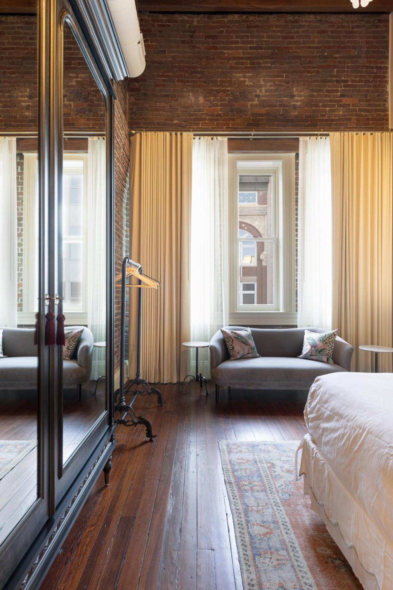 Hotel Cleo, Knoxville Downtown, A Tribute Portfolio Hotel Extérieur photo