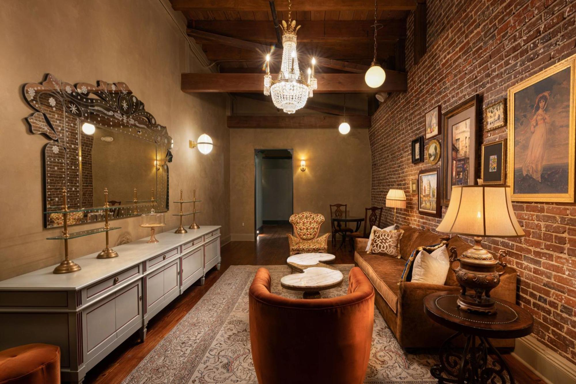 Hotel Cleo, Knoxville Downtown, A Tribute Portfolio Hotel Extérieur photo