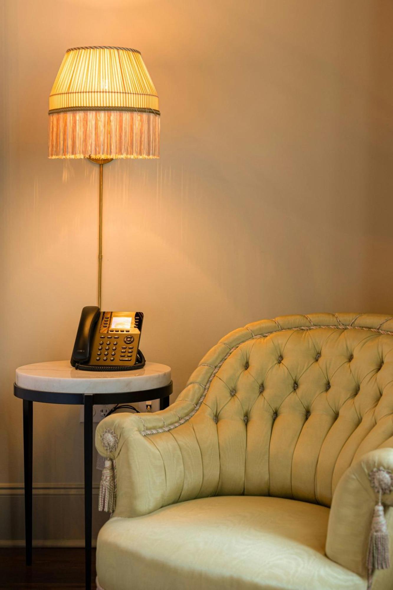 Hotel Cleo, Knoxville Downtown, A Tribute Portfolio Hotel Extérieur photo