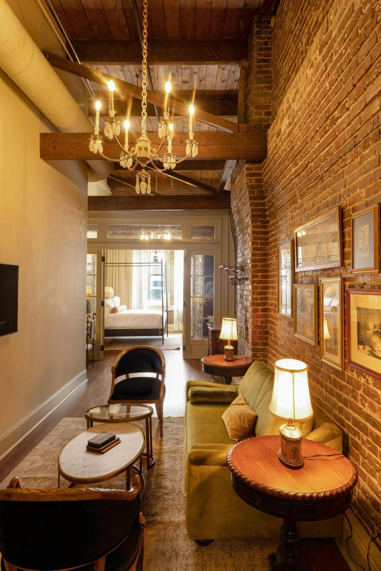 Hotel Cleo, Knoxville Downtown, A Tribute Portfolio Hotel Extérieur photo